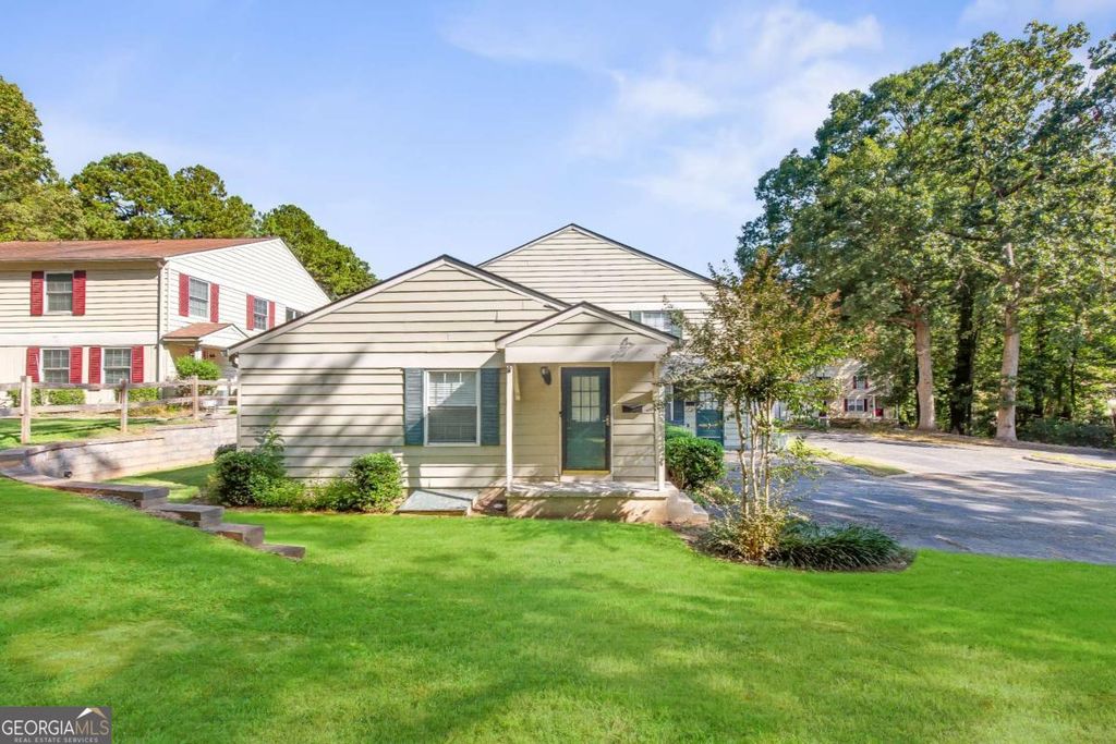 1382 Old Coach Road SW, Marietta, GA 30008