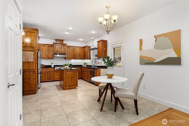 7650 NE 204th Place, Kenmore, WA 98028