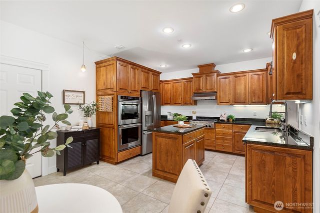 7650 NE 204th Place, Kenmore, WA 98028