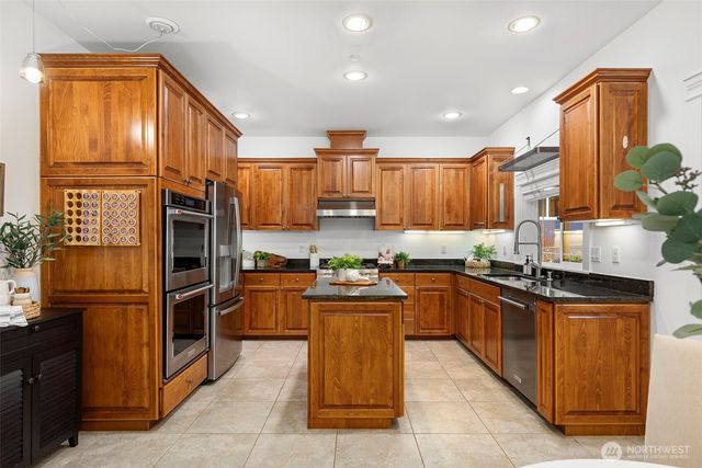 7650 NE 204th Place, Kenmore, WA 98028