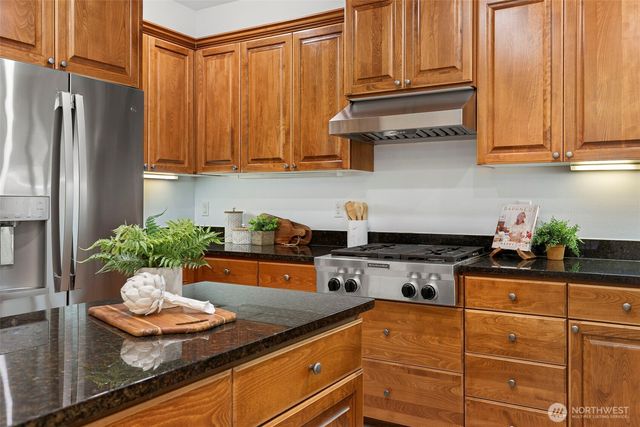 7650 NE 204th Place, Kenmore, WA 98028