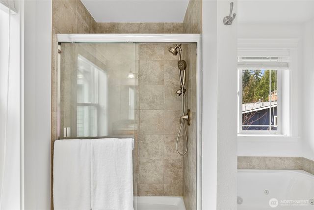 7650 NE 204th Place, Kenmore, WA 98028