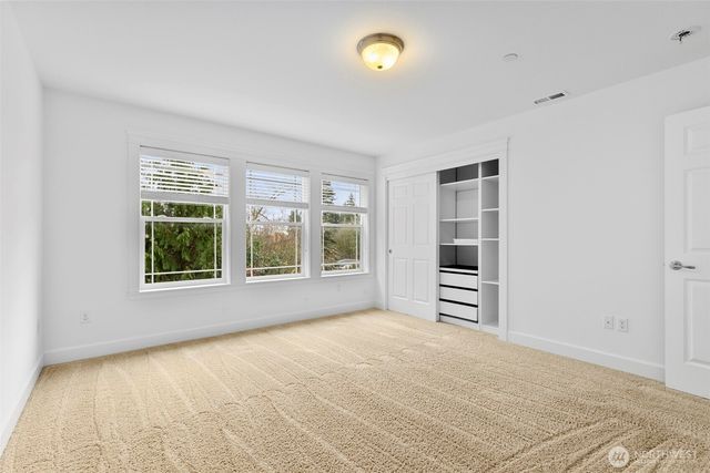 7650 NE 204th Place, Kenmore, WA 98028