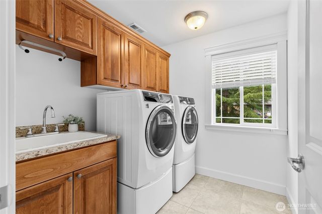 7650 NE 204th Place, Kenmore, WA 98028