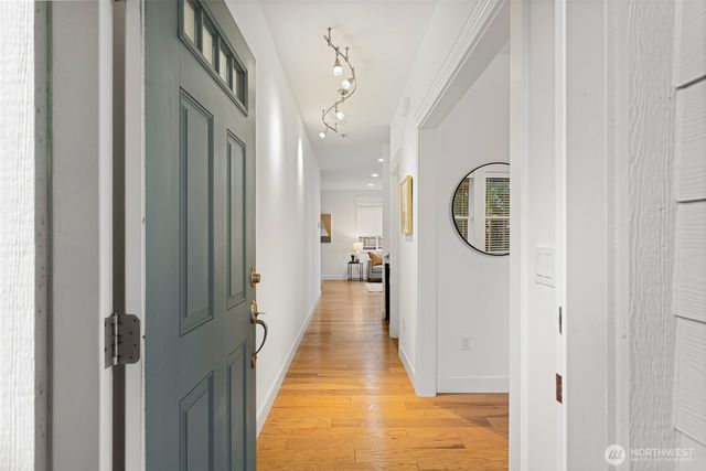 7650 NE 204th Place, Kenmore, WA 98028