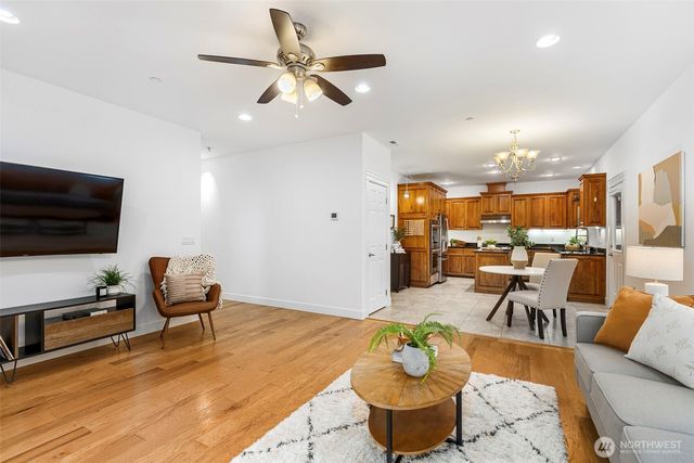 7650 NE 204th Place, Kenmore, WA 98028