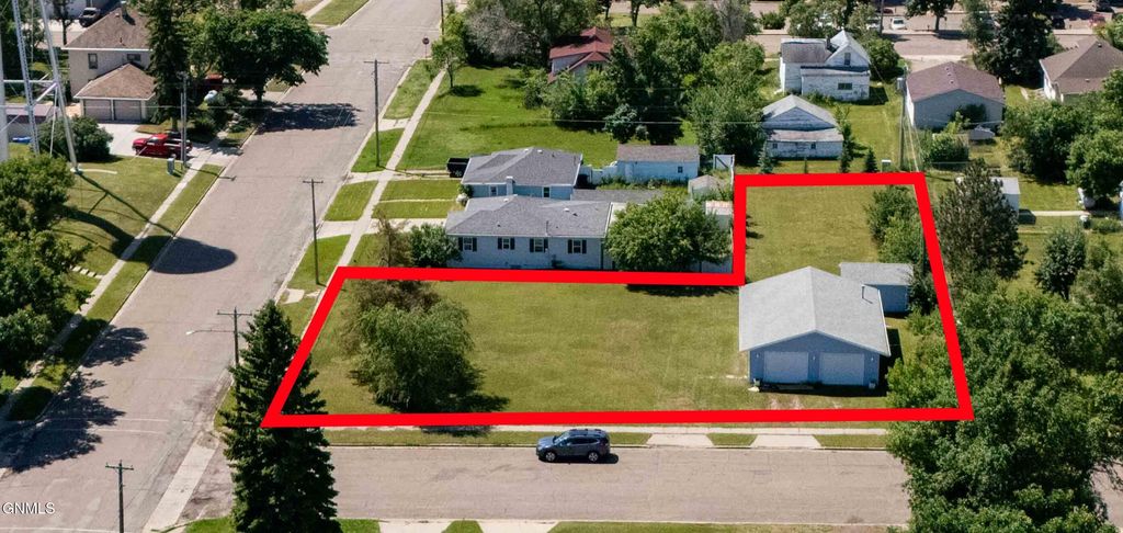 317 1st Avenue NW, Beulah, ND 58523 photo 2