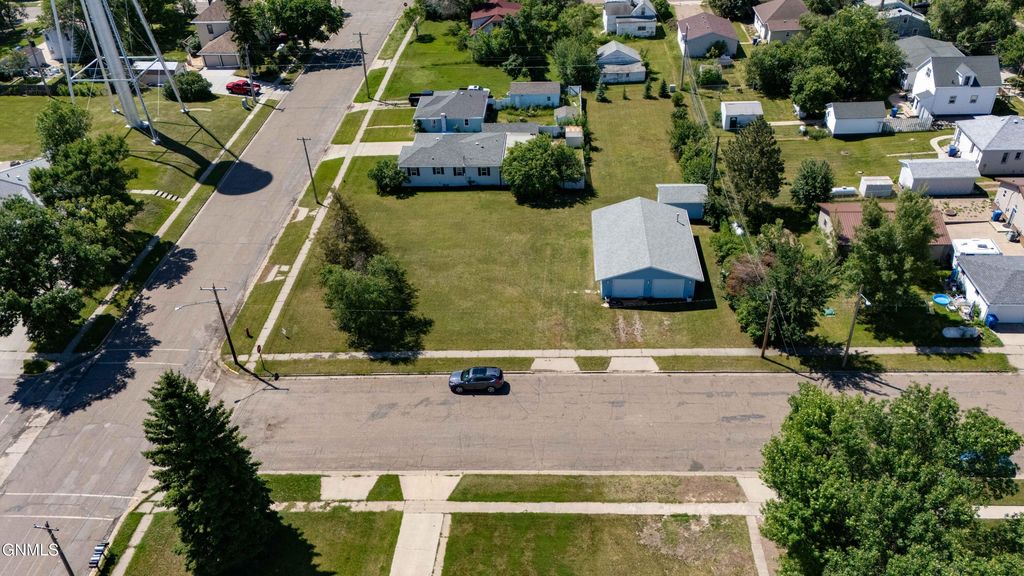 317 1st Avenue NW, Beulah, ND 58523 photo 5
