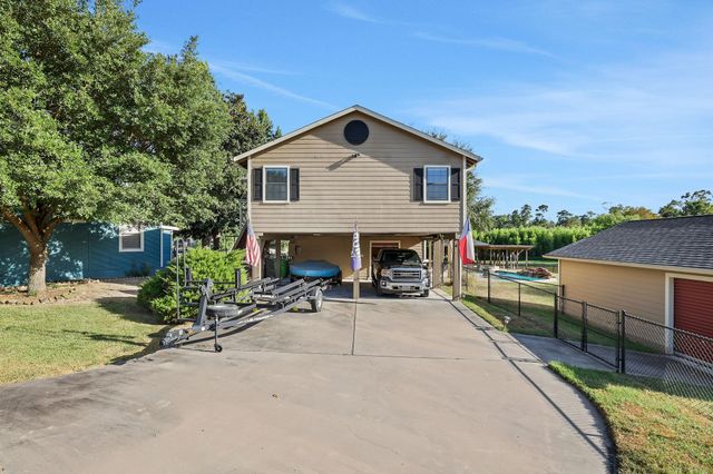 140 Elm Drive, Onalaska, TX 77360