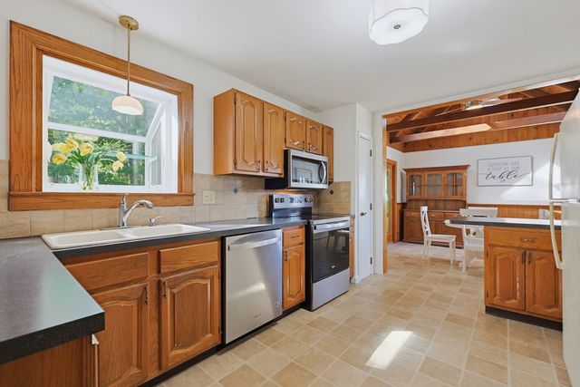 21 Burt St, Attleboro, MA 02703