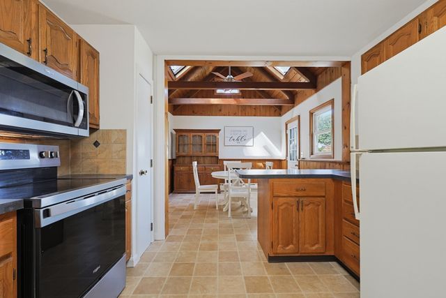 21 Burt St, Attleboro, MA 02703