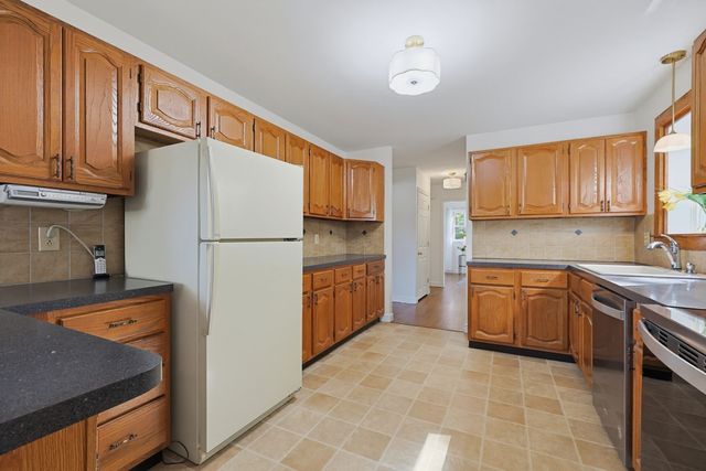 21 Burt St, Attleboro, MA 02703