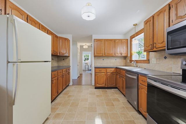 21 Burt St, Attleboro, MA 02703