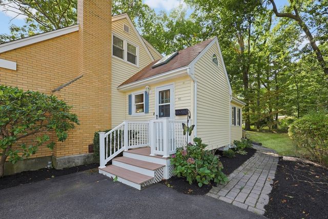 21 Burt St, Attleboro, MA 02703