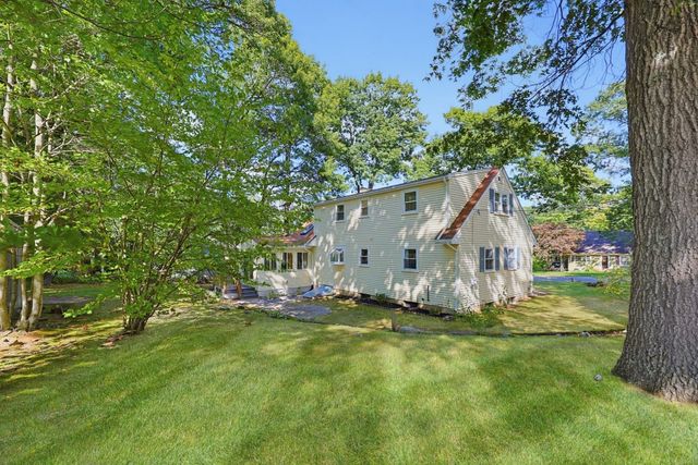 21 Burt St, Attleboro, MA 02703