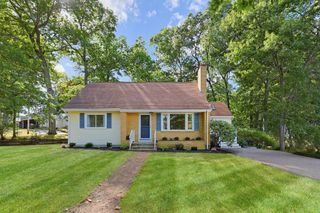 21 Burt St, Attleboro, MA 02703