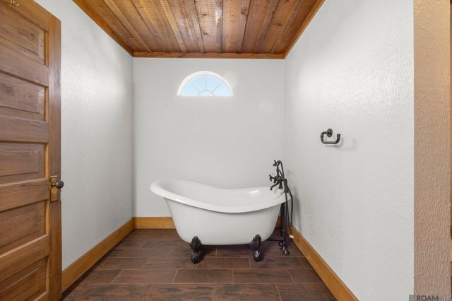 906 E Weber Dr, Gonzales, LA 70737