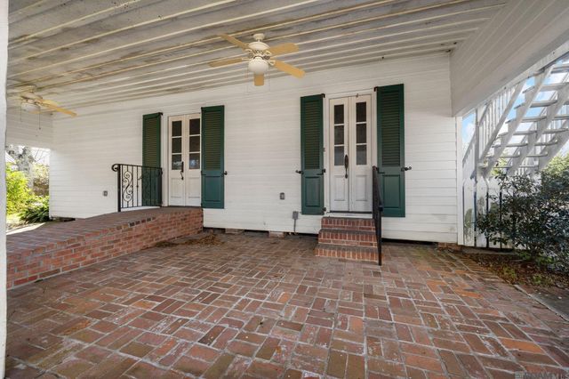 906 E Weber Dr, Gonzales, LA 70737