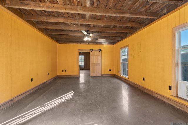 906 E Weber Dr, Gonzales, LA 70737