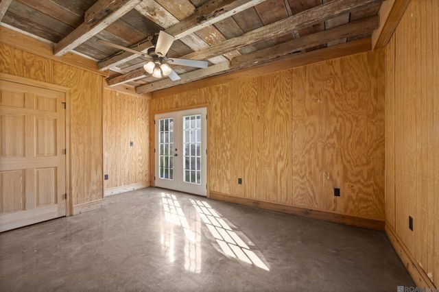 906 E Weber Dr, Gonzales, LA 70737