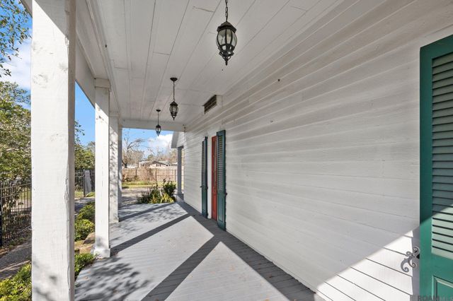 906 E Weber Dr, Gonzales, LA 70737