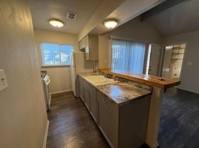 5904 Emerald Forest DR, Austin, TX 78745