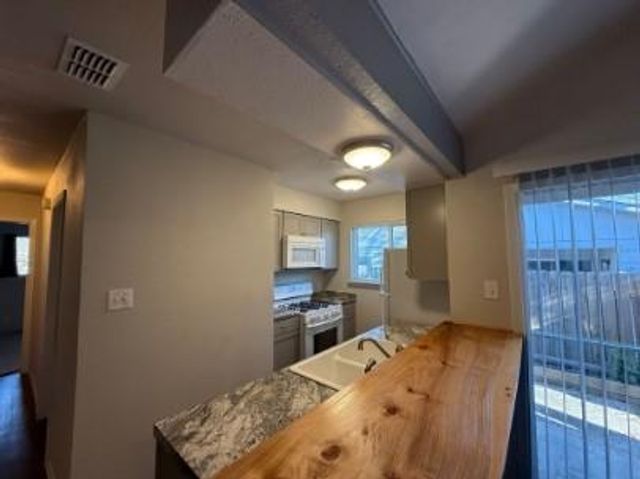 5904 Emerald Forest DR, Austin, TX 78745