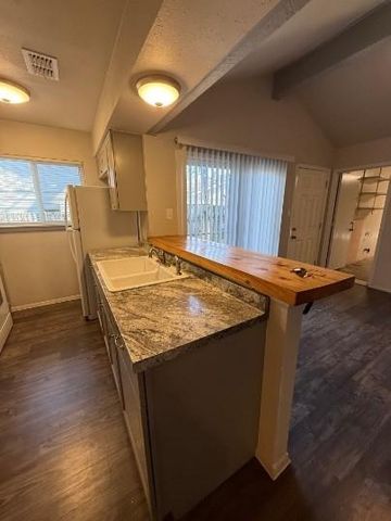 5904 Emerald Forest DR, Austin, TX 78745