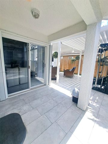 8020 SW 158th Ave, Miami, FL 33193