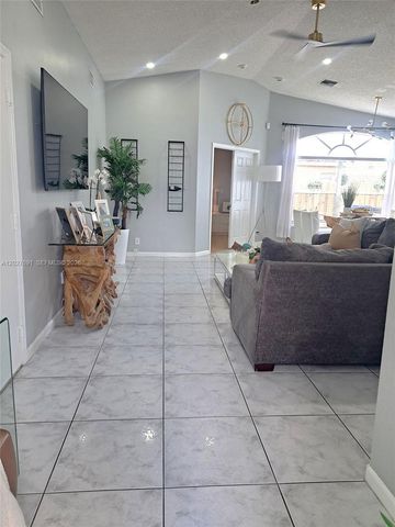 8020 SW 158th Ave, Miami, FL 33193