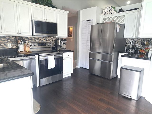 8020 SW 158th Ave, Miami, FL 33193