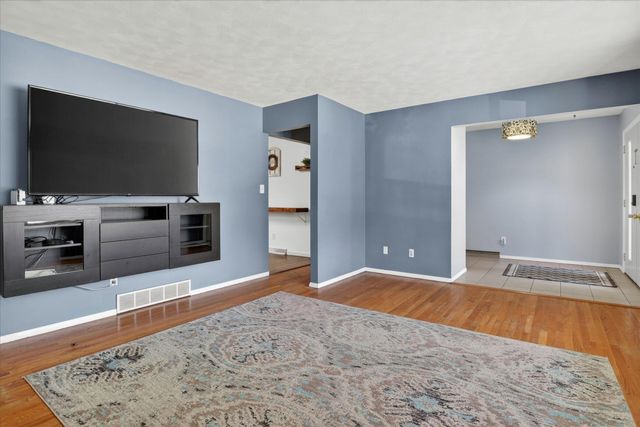 26414 Redfield Street, Edwardsburg, MI 49112