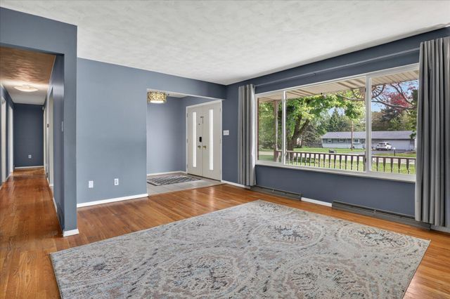 26414 Redfield Street, Edwardsburg, MI 49112