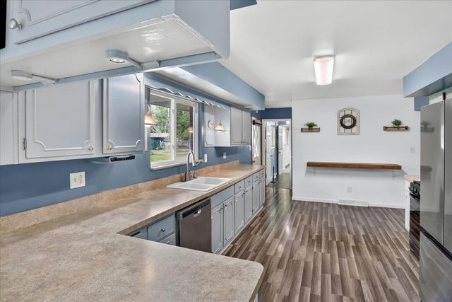 26414 Redfield Street, Edwardsburg, MI 49112