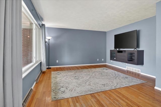 26414 Redfield Street, Edwardsburg, MI 49112