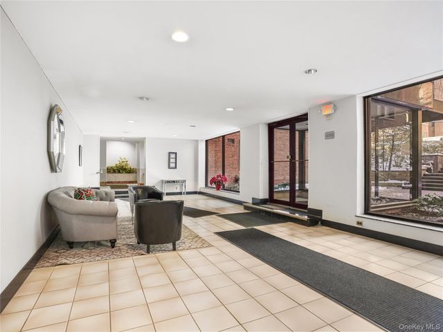 10 Franklin Avenue 2G, White Plains, NY 10601