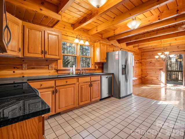 907 Hidden Lake Parkway, Nebo, NC 28761