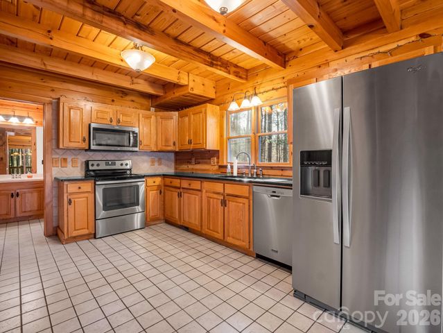 907 Hidden Lake Parkway, Nebo, NC 28761