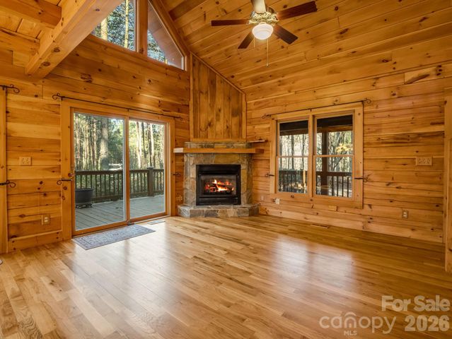 907 Hidden Lake Parkway, Nebo, NC 28761