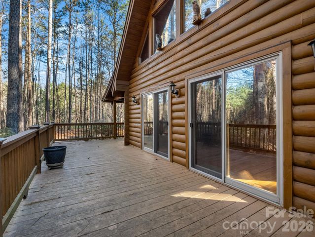 907 Hidden Lake Parkway, Nebo, NC 28761