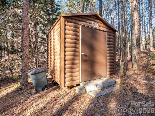 907 Hidden Lake Parkway, Nebo, NC 28761