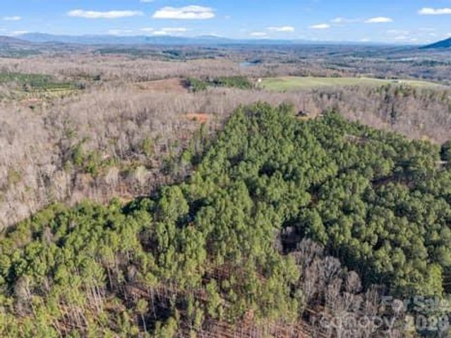 907 Hidden Lake Parkway, Nebo, NC 28761