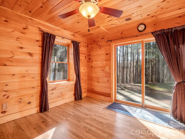 907 Hidden Lake Parkway, Nebo, NC 28761