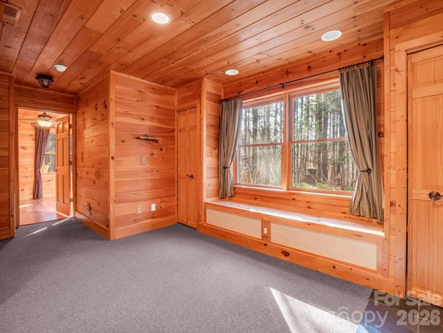 907 Hidden Lake Parkway, Nebo, NC 28761