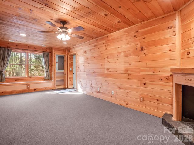 907 Hidden Lake Parkway, Nebo, NC 28761