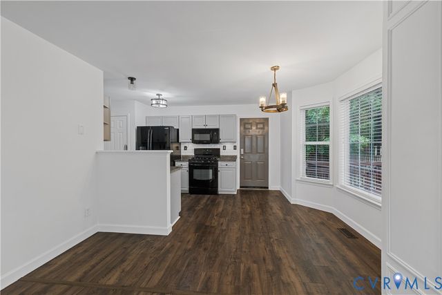 9404 Willow Ridge Dr, Glen Allen, VA 23060