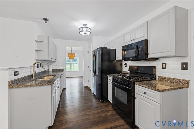 9404 Willow Ridge Dr, Glen Allen, VA 23060