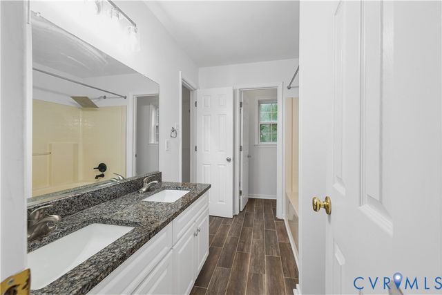 9404 Willow Ridge Dr, Glen Allen, VA 23060
