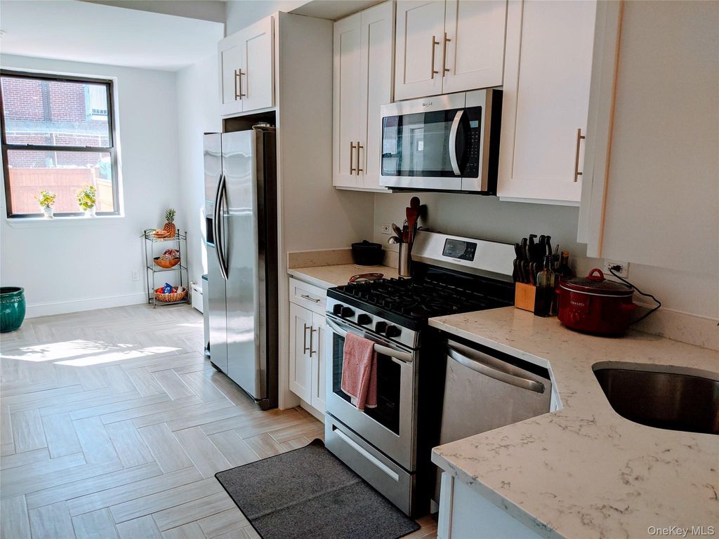8424 129th Street, Kew Gardens, NY 11415 — photo 4