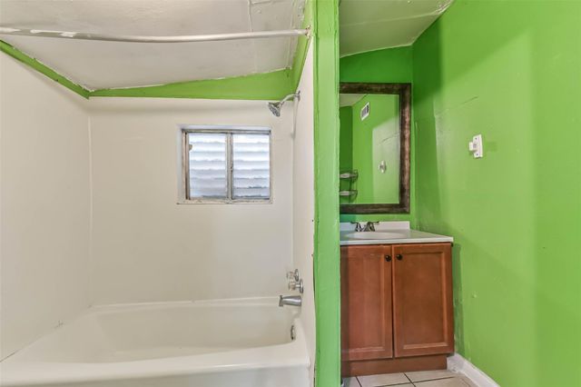 4016 Ursuline Street, Galveston, TX 77550